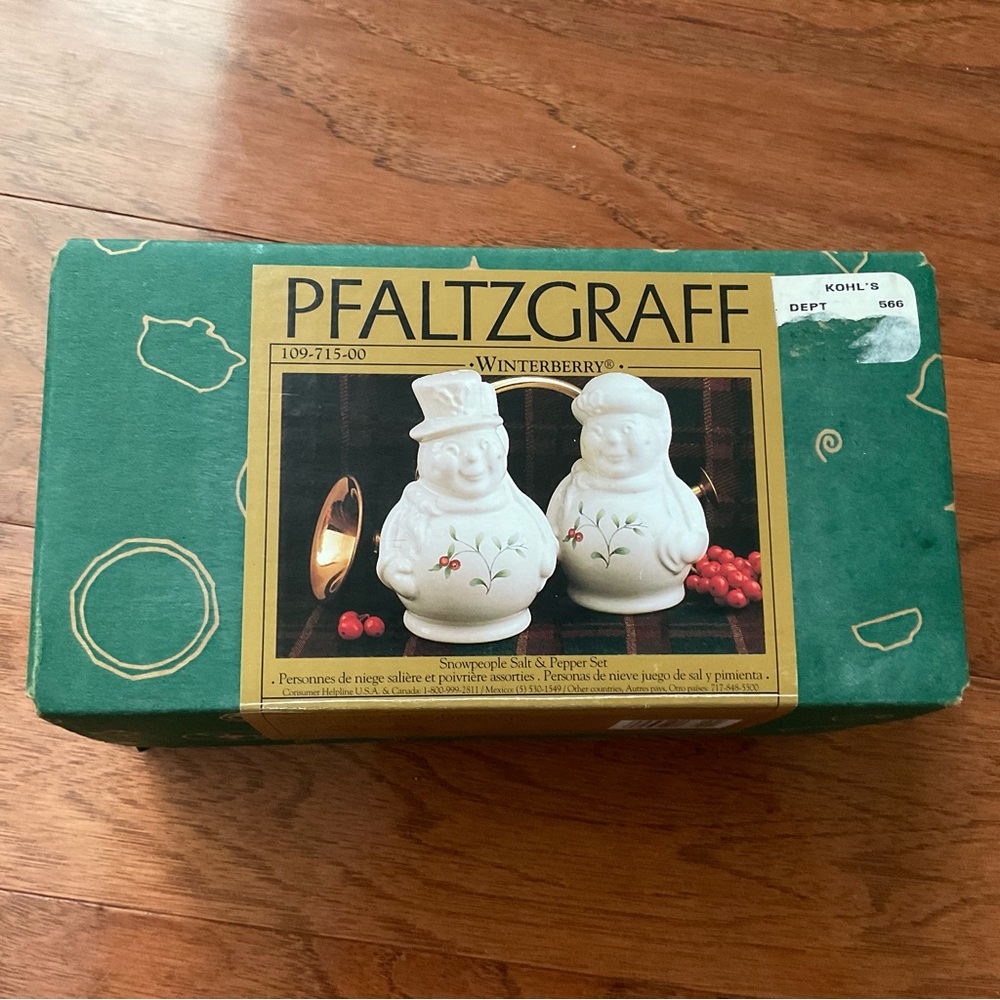Pfaltzgraff Winterberry Snowpeople Salt Pepper Shaker Festive Holiday Kitchen